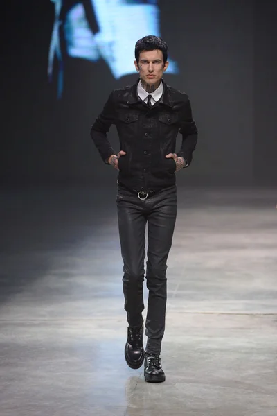 Look 15